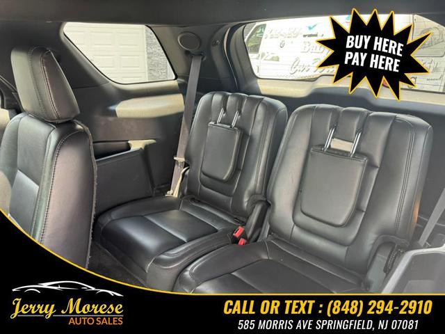 Photo of 2014 White Platinum Metallic Tri-Coat Ford Explorer