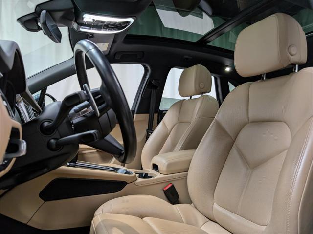 Photo of 2022 White Porsche Macan