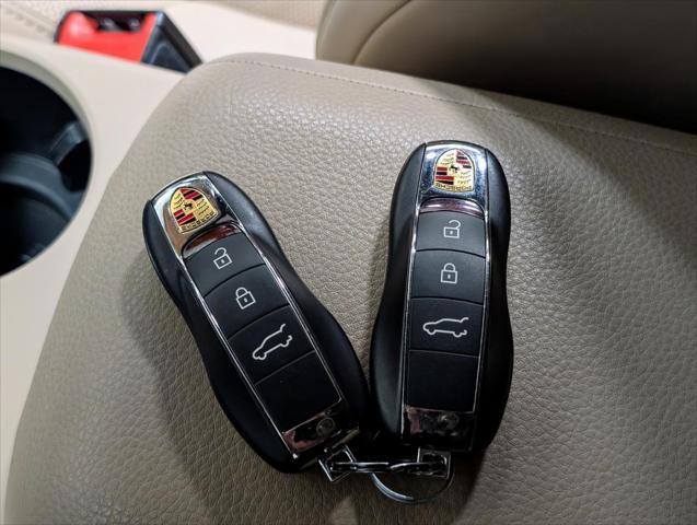 Photo of 2022 White Porsche Macan