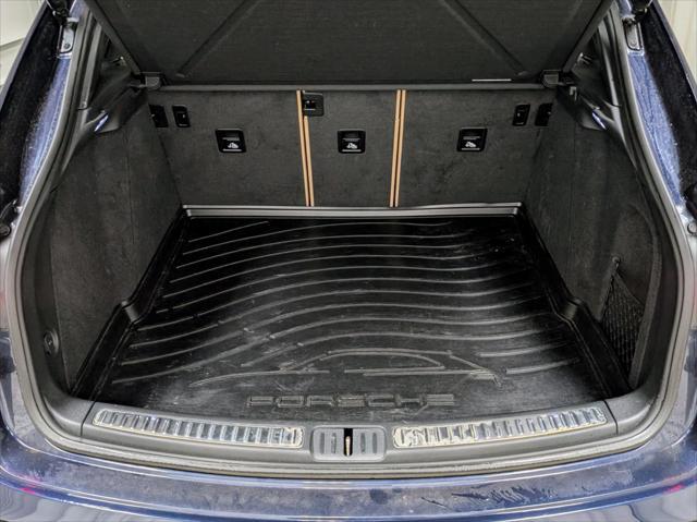 Photo of 2022 White Porsche Macan