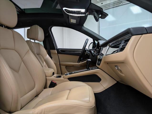 Photo of 2022 White Porsche Macan
