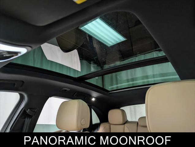 Photo of 2022 White Porsche Macan