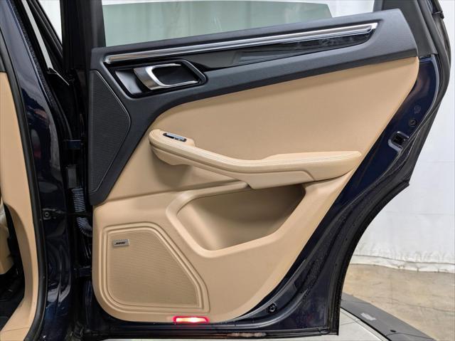 Photo of 2022 White Porsche Macan