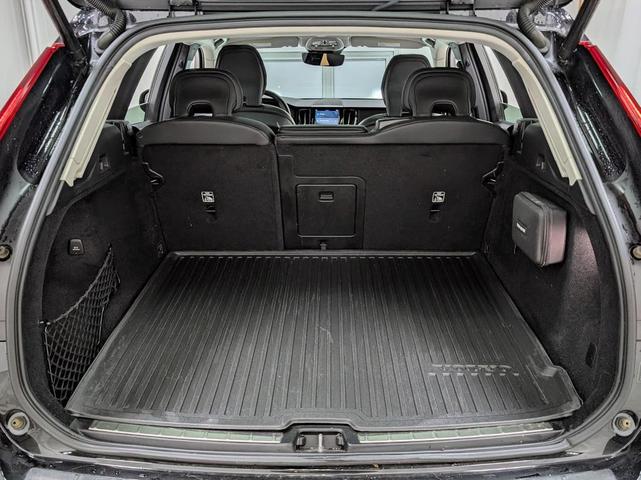 Photo of 2023 Onyx Black Metallic Volvo XC60