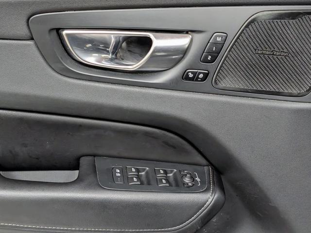 Photo of 2023 Onyx Black Metallic Volvo XC60