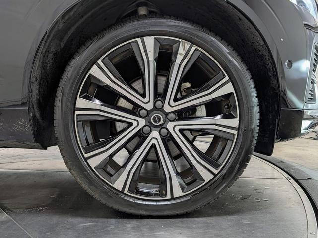 Photo of 2023 Onyx Black Metallic Volvo XC60
