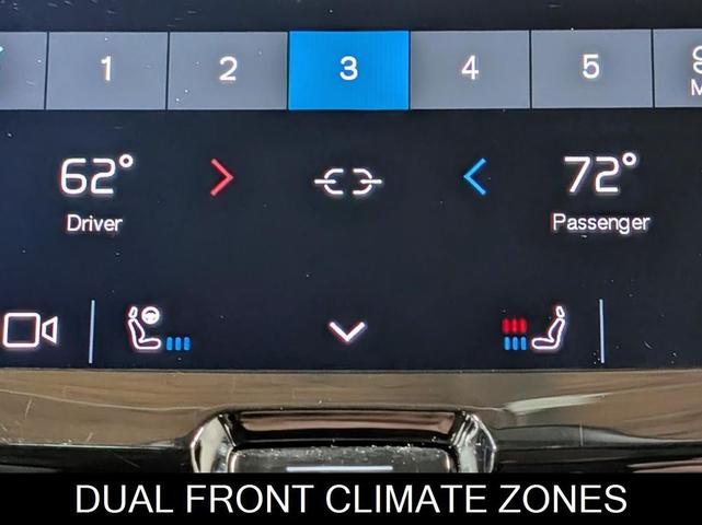 Photo of 2023 Onyx Black Metallic Volvo XC60