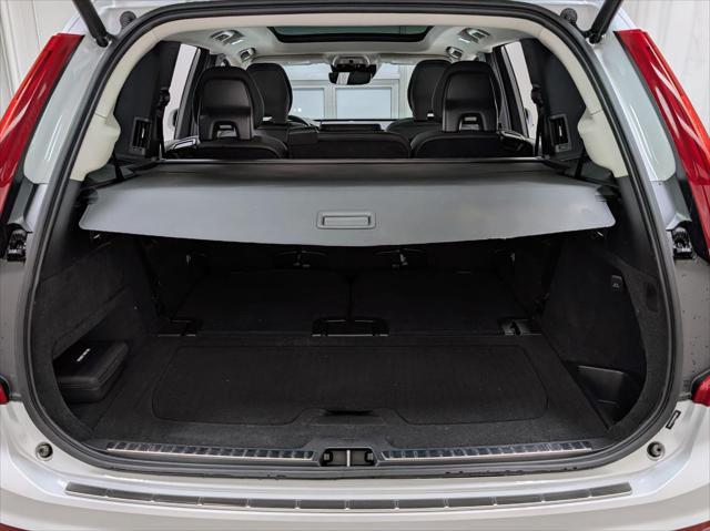 Photo of 2022 Crystal White Metallic Volvo XC90