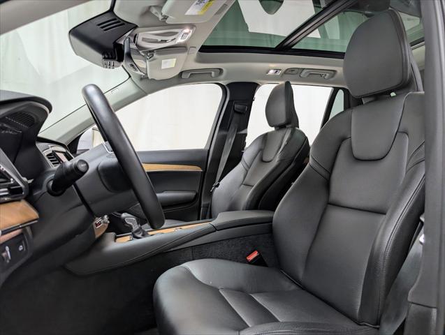 Photo of 2022 Crystal White Metallic Volvo XC90