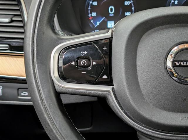 Photo of 2022 Crystal White Metallic Volvo XC90
