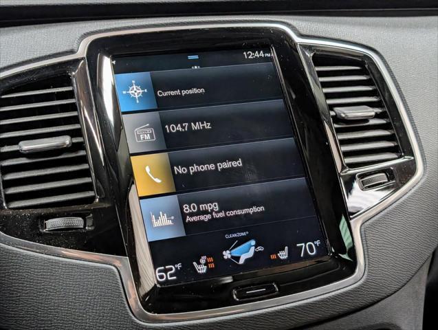 Photo of 2022 Crystal White Metallic Volvo XC90