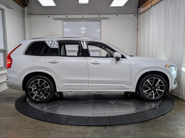 Photo of 2022 Crystal White Metallic Volvo XC90