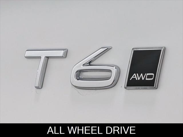 Photo of 2022 Crystal White Metallic Volvo XC90