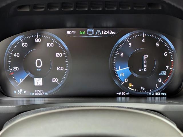Photo of 2022 Crystal White Metallic Volvo XC90