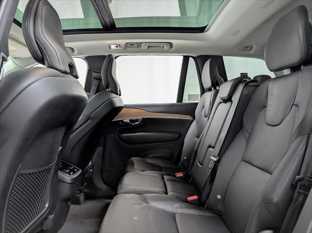 Photo of 2022 Crystal White Metallic Volvo XC90