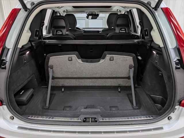 Photo of 2022 Crystal White Metallic Volvo XC90