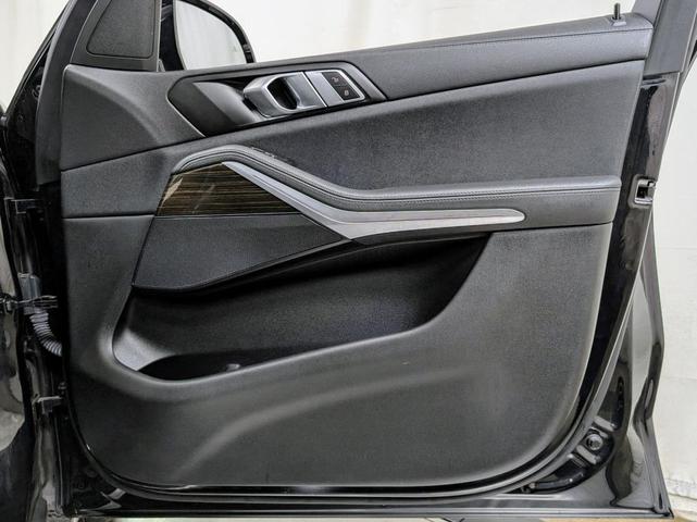Photo of 2021 Jet Black BMW X5
