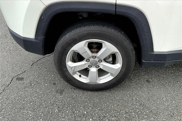 Photo of 2019 White Clearcoat Jeep Compass