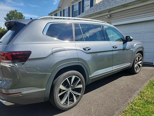 Photo of 2024 Platinum Gray Metallic Volkswagen Atlas
