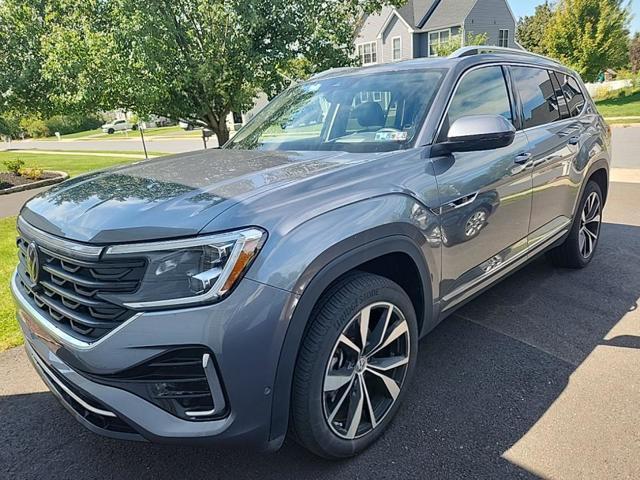 Photo of 2024 Platinum Gray Metallic Volkswagen Atlas