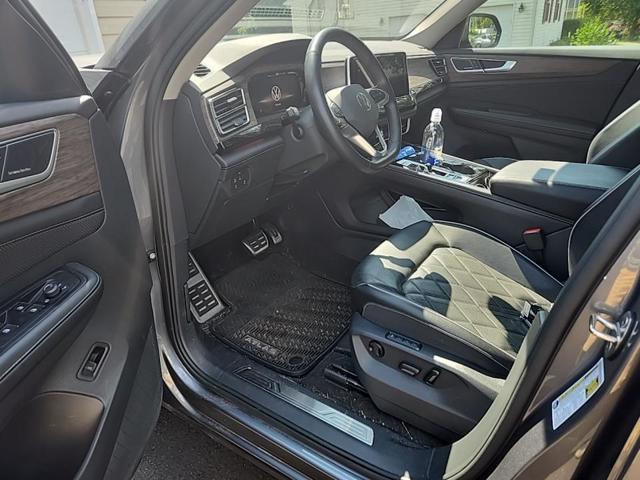 Photo of 2024 Platinum Gray Metallic Volkswagen Atlas