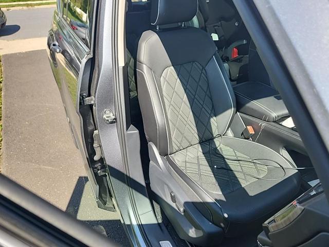 Photo of 2024 Platinum Gray Metallic Volkswagen Atlas