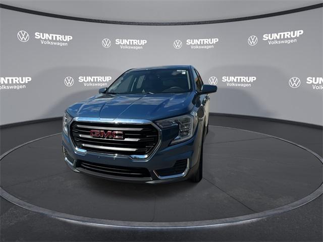 Photo of 2024 Downpour Metallic GMC Terrain
