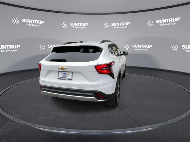 Photo of 2024 Summit White Chevrolet Trax