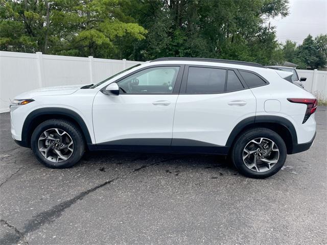 Photo of 2024 Summit White Chevrolet Trax