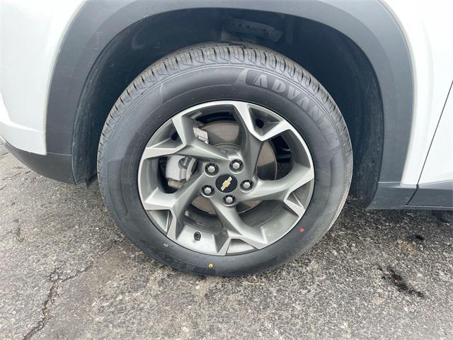 Photo of 2024 Summit White Chevrolet Trax