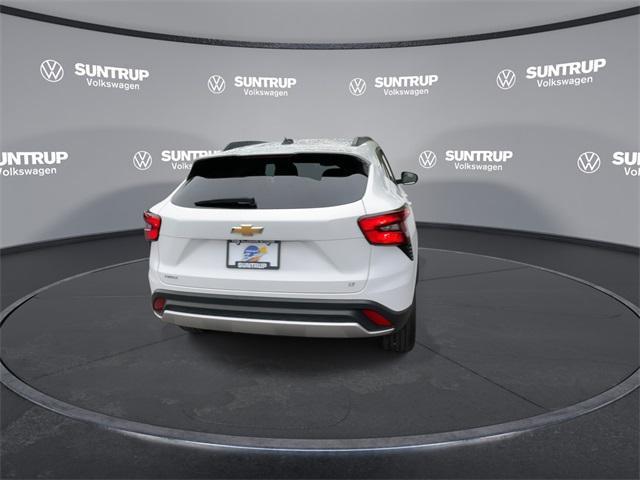 Photo of 2024 Summit White Chevrolet Trax