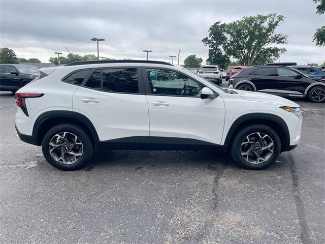 Photo of 2024 Summit White Chevrolet Trax