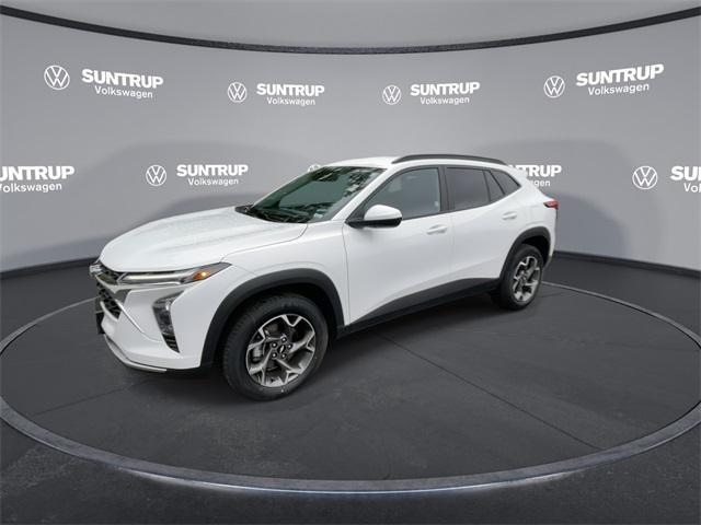 Photo of 2024 Summit White Chevrolet Trax