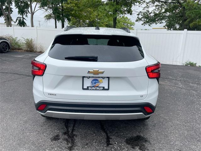 Photo of 2024 Summit White Chevrolet Trax