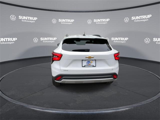 Photo of 2024 Summit White Chevrolet Trax