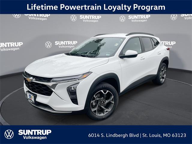 Photo of 2024 Summit White Chevrolet Trax