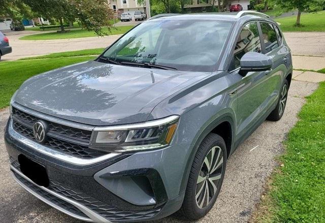 Photo of 2024 Gray Volkswagen Taos