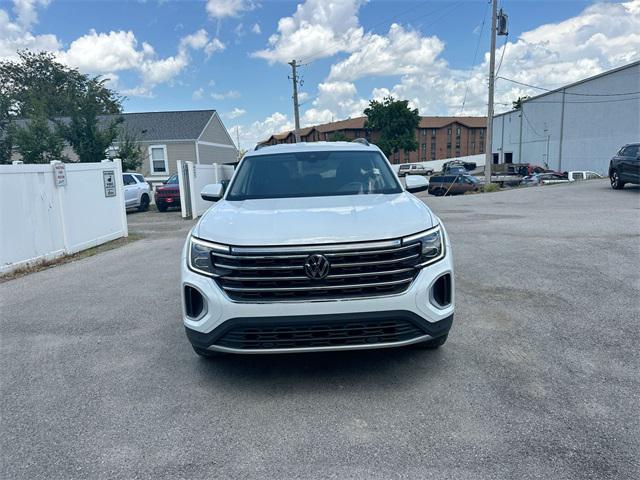 Photo of 2024 Deep Black Pearl Volkswagen Atlas