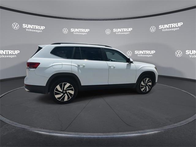 Photo of 2024 Deep Black Pearl Volkswagen Atlas