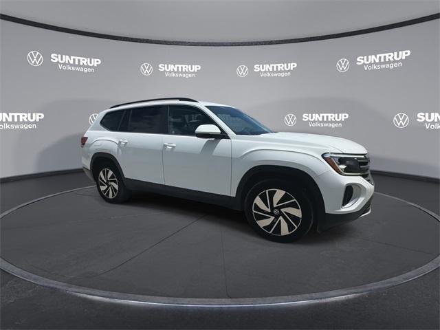 Photo of 2024 Deep Black Pearl Volkswagen Atlas