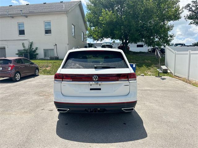 Photo of 2024 Deep Black Pearl Volkswagen Atlas