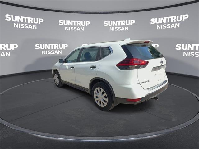 Photo of 2020 Glacier White Nissan Rogue