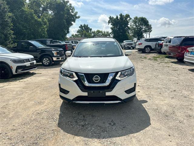 Photo of 2020 Glacier White Nissan Rogue