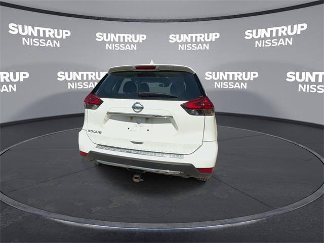 Photo of 2020 Glacier White Nissan Rogue