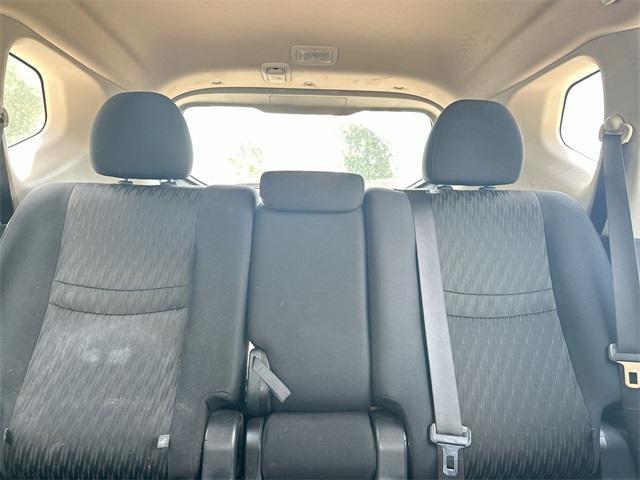 Photo of 2020 Glacier White Nissan Rogue