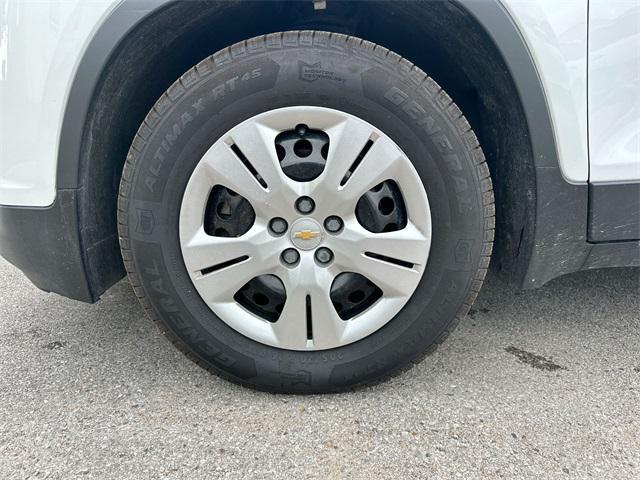 Photo of 2016 Summit White Chevrolet Trax