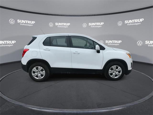 Photo of 2016 Summit White Chevrolet Trax
