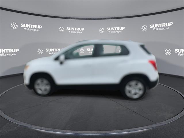 Photo of 2016 Summit White Chevrolet Trax
