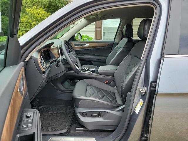 Photo of 2024 Platinum Gray Metallic Volkswagen Atlas