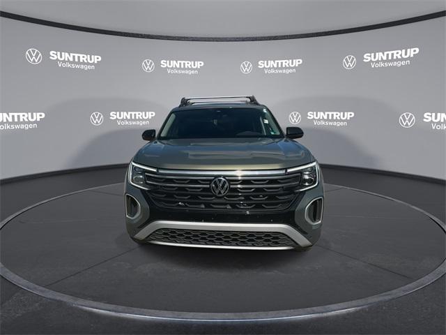 Photo of 2024 Avocado Green Pearl Volkswagen Atlas